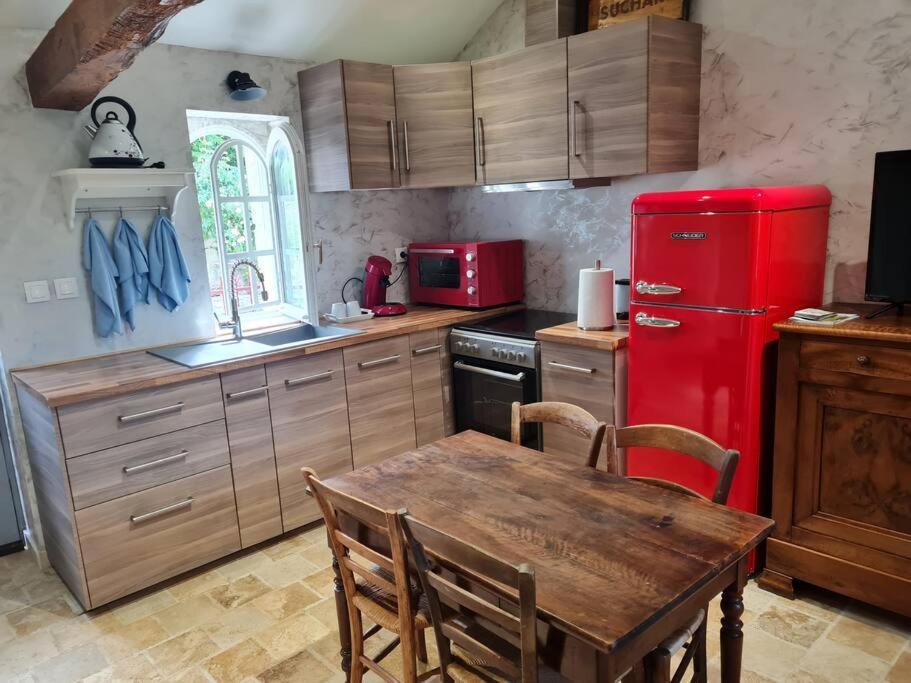 Petit Gite 18 Eme Tout Confort Saint-Germain-des-Fosses 外观 照片
